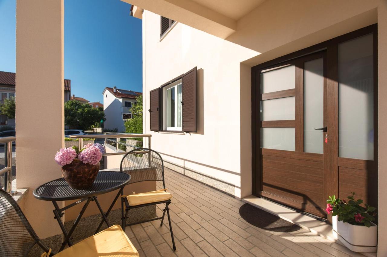 קרק Apartmani Paradiso מראה חיצוני תמונה