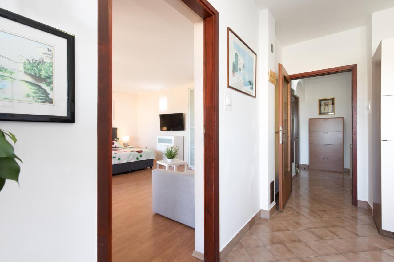 קרק Apartmani Paradiso מראה חיצוני תמונה