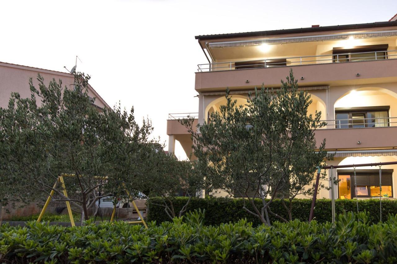 קרק Apartmani Paradiso מראה חיצוני תמונה