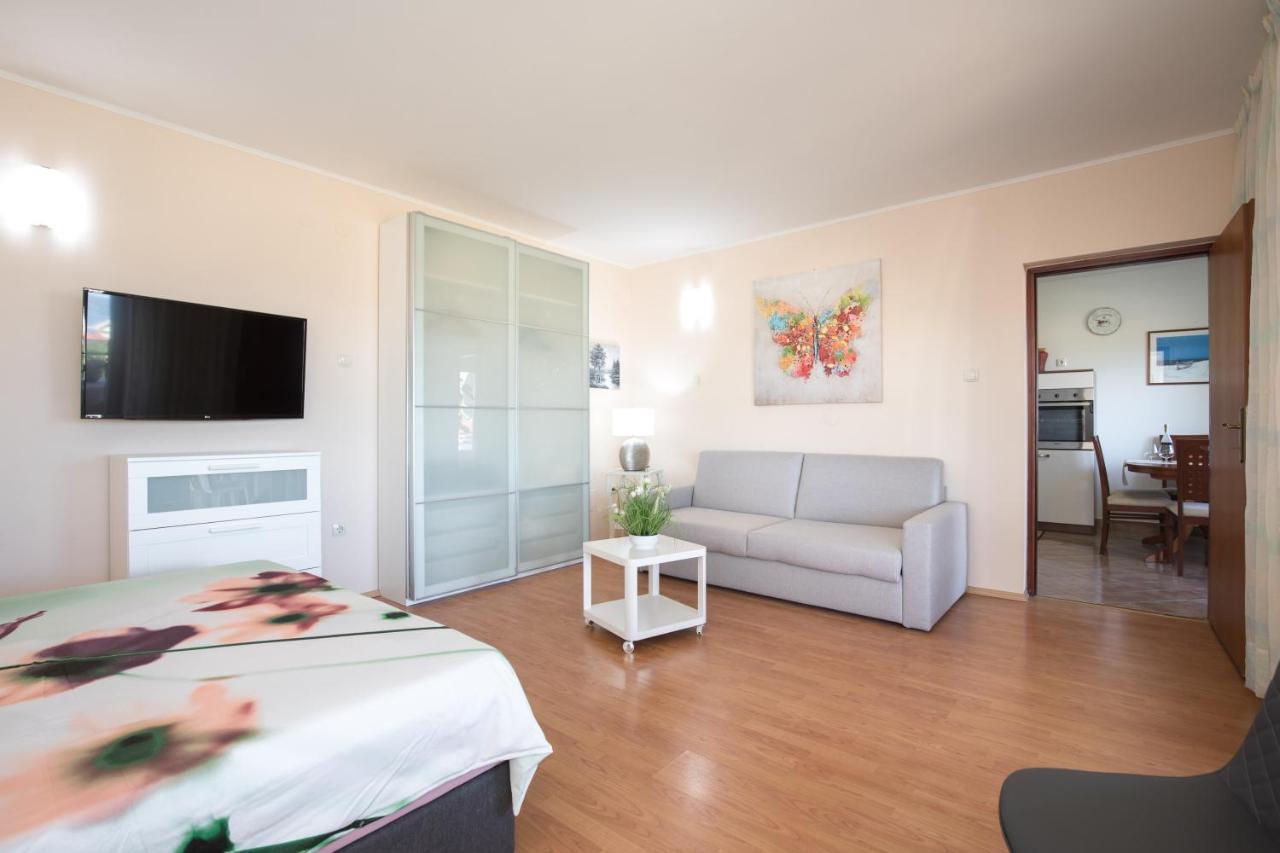 קרק Apartmani Paradiso מראה חיצוני תמונה