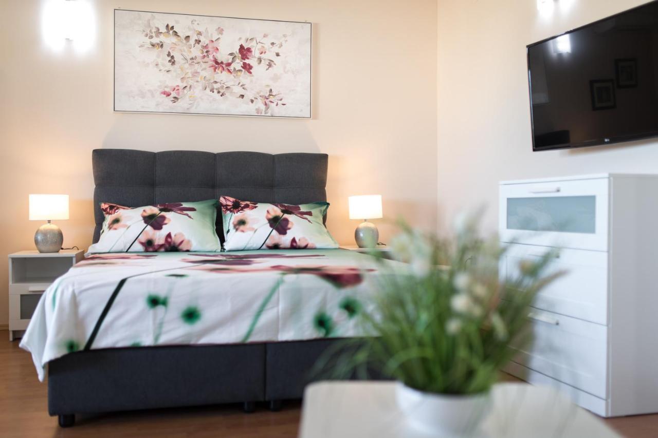 קרק Apartmani Paradiso מראה חיצוני תמונה