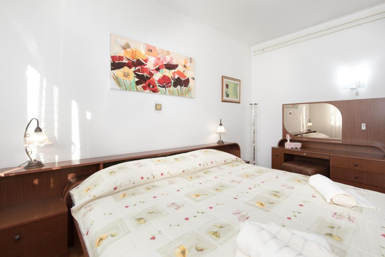 קרק Apartmani Paradiso מראה חיצוני תמונה