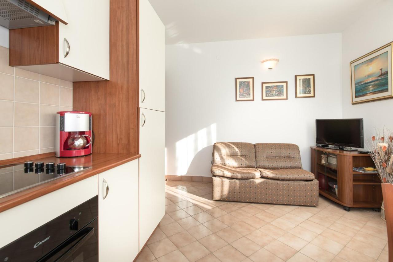 קרק Apartmani Paradiso מראה חיצוני תמונה