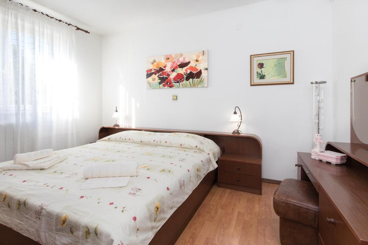קרק Apartmani Paradiso מראה חיצוני תמונה