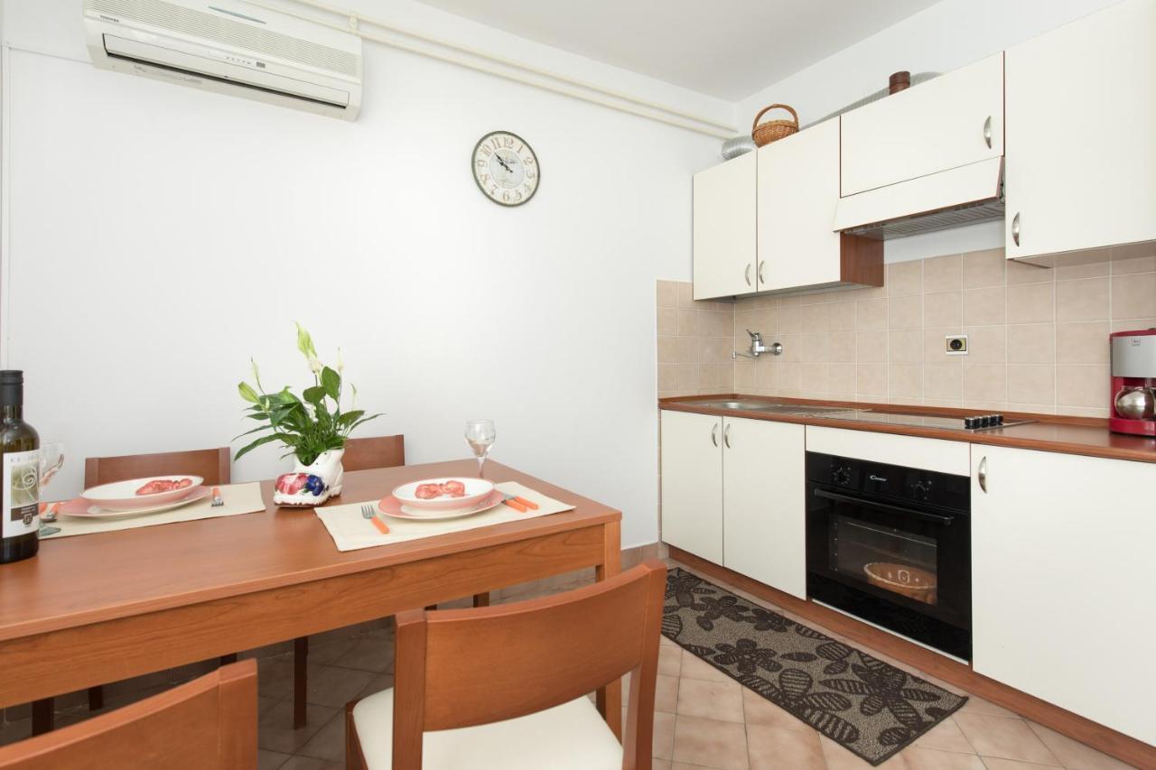 קרק Apartmani Paradiso מראה חיצוני תמונה