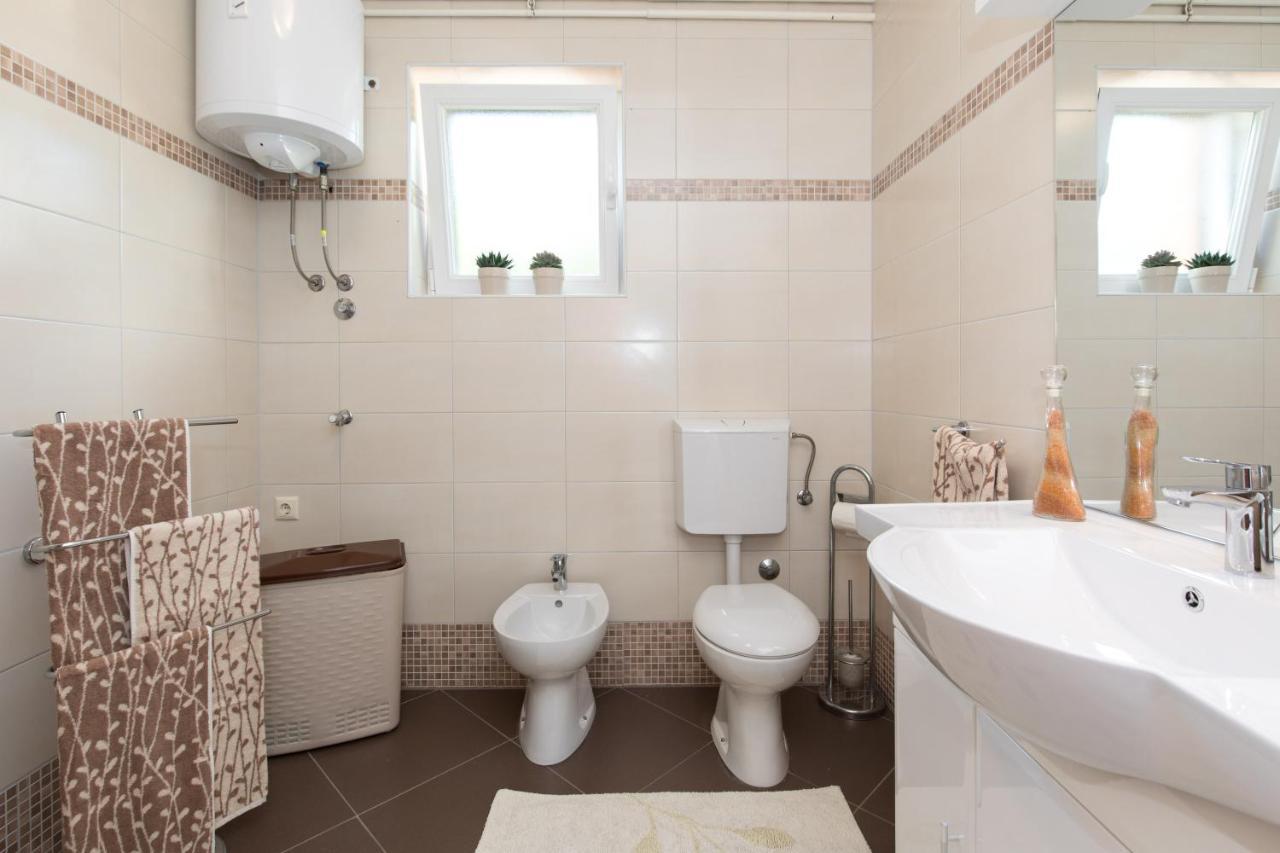 קרק Apartmani Paradiso מראה חיצוני תמונה