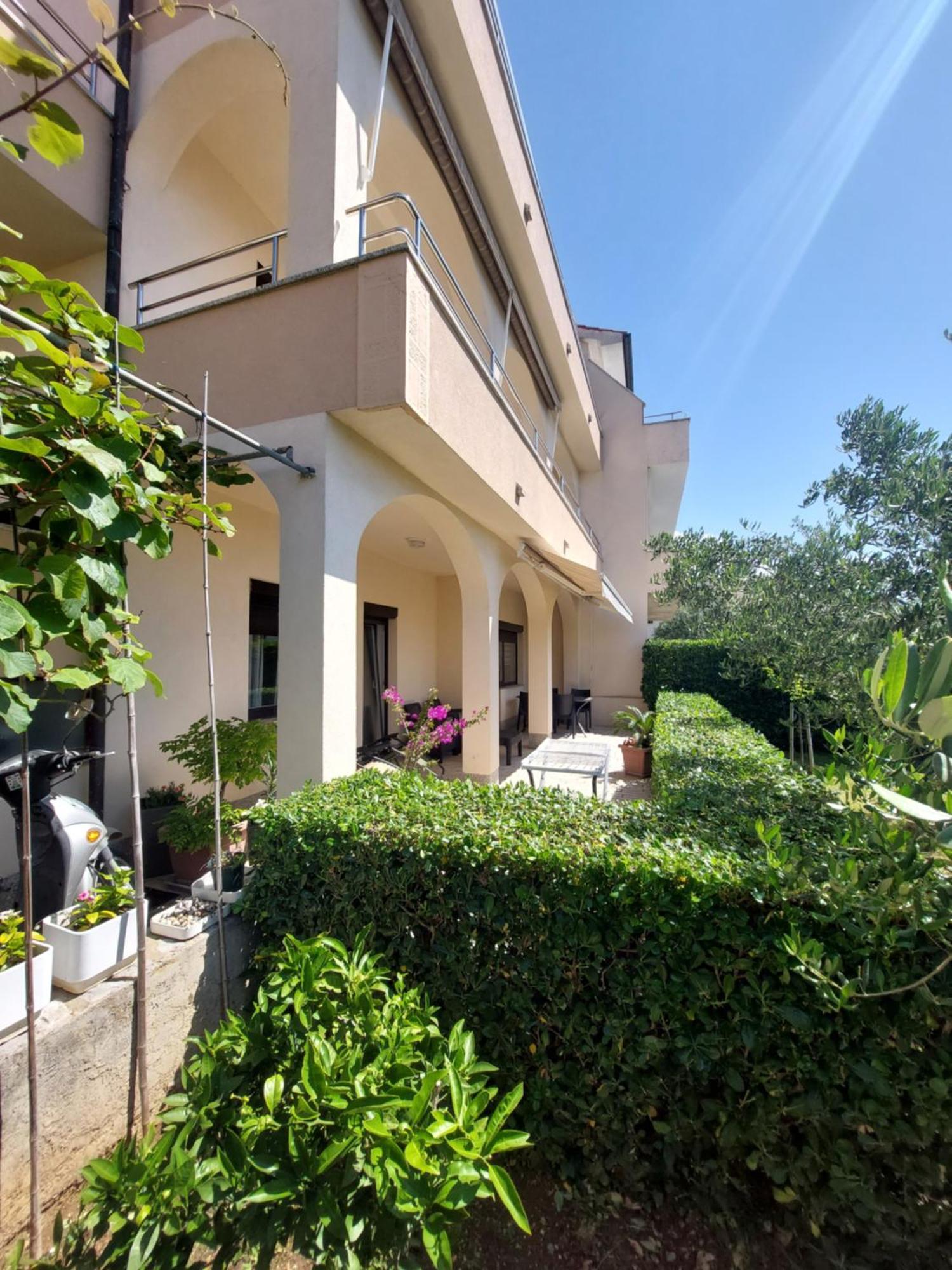 קרק Apartmani Paradiso מראה חיצוני תמונה